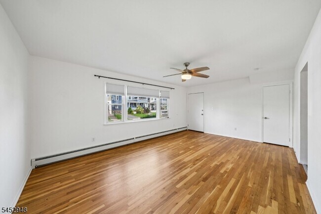Building Photo - 33 N Willow St