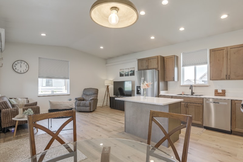 Building Photo - 1403 Windsor Dr