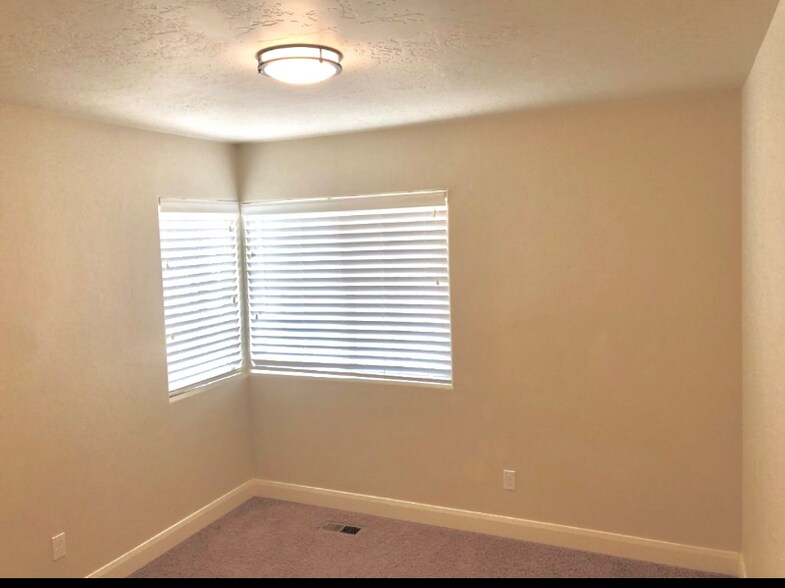 Building Photo - 4639 N Maplestone Ave