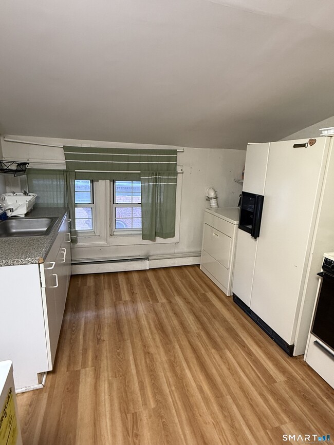 Building Photo - 389 Orange St