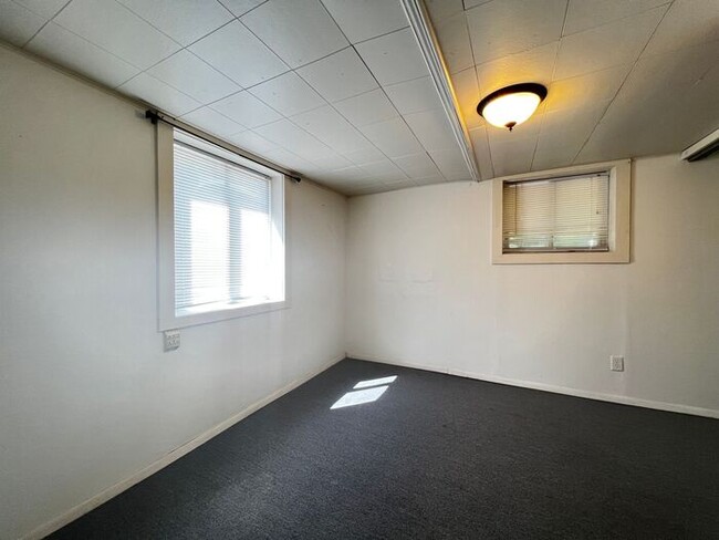 Building Photo - $2,200 | 4 Bedroom, 2 Bathroom House | Dog...