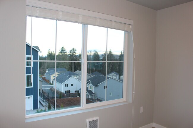 Building Photo - 10103 16th Pl SE