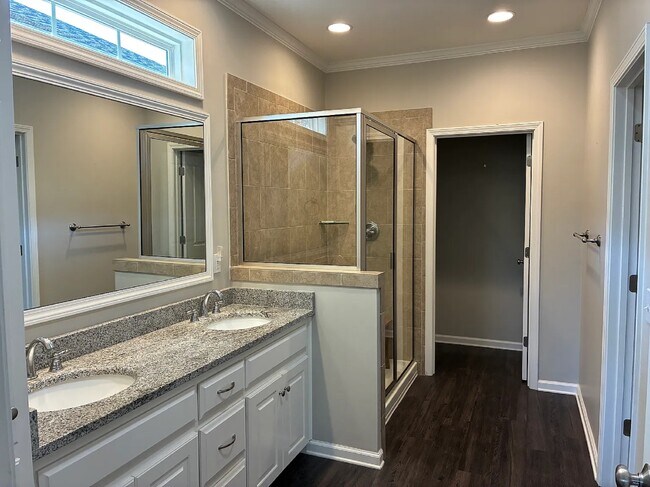 Building Photo - 305 Courtland Dr