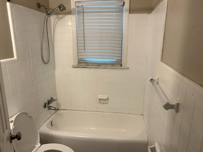 Building Photo - Renovated 3 Bedroom Near Casino & Naval Ho...