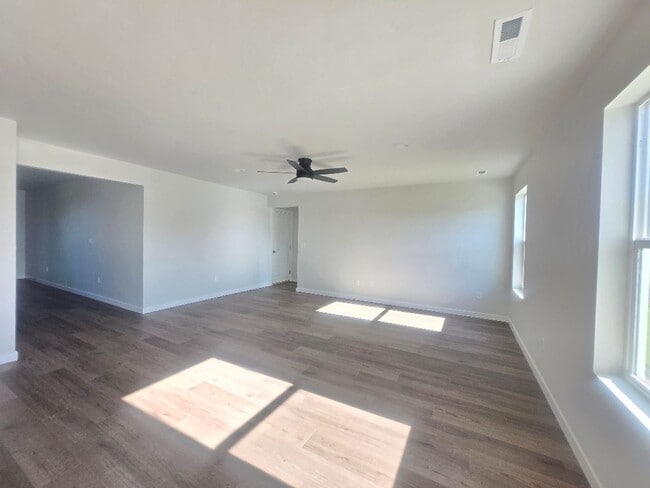 Building Photo - Beautiful Brand New home