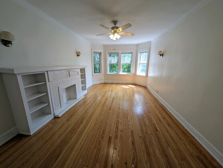 Living Room - 3508 W Dickens Ave