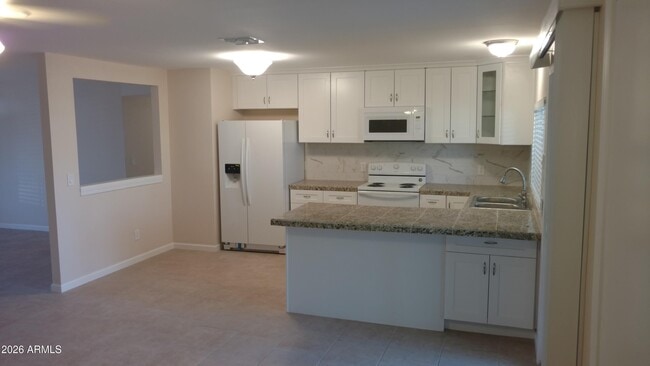 Building Photo - 4030 E Windrose Dr