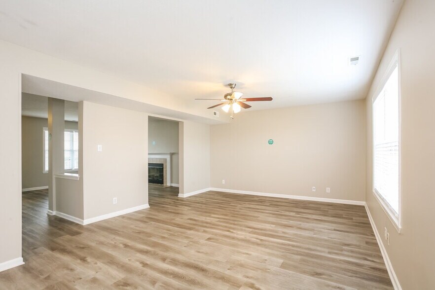 Building Photo - 8538 Baypointe Dr