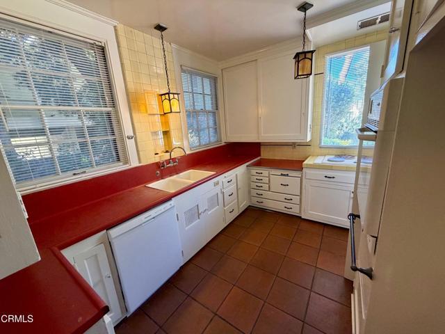 Building Photo - 1428 Oak St