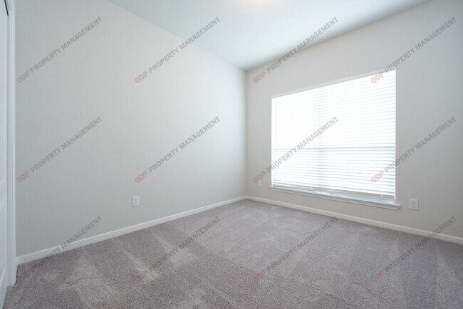 Building Photo - 424 Poplin Ln