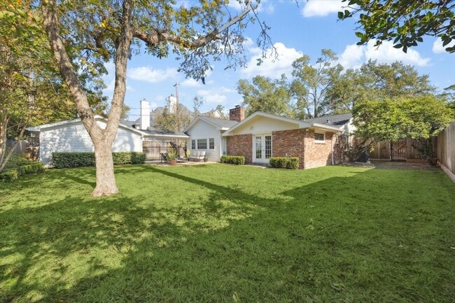 Building Photo - 737 Country Ln