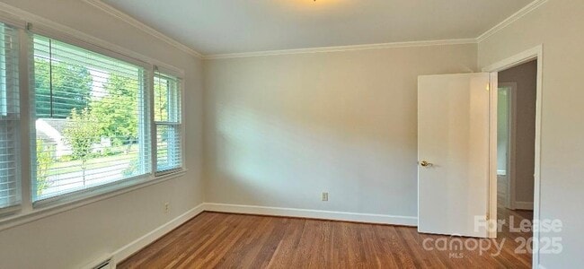 Building Photo - 513 Webster Pl