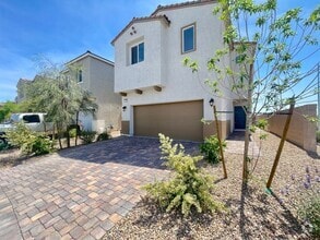 Building Photo - Amazing 3 bedroom in master planned commun...