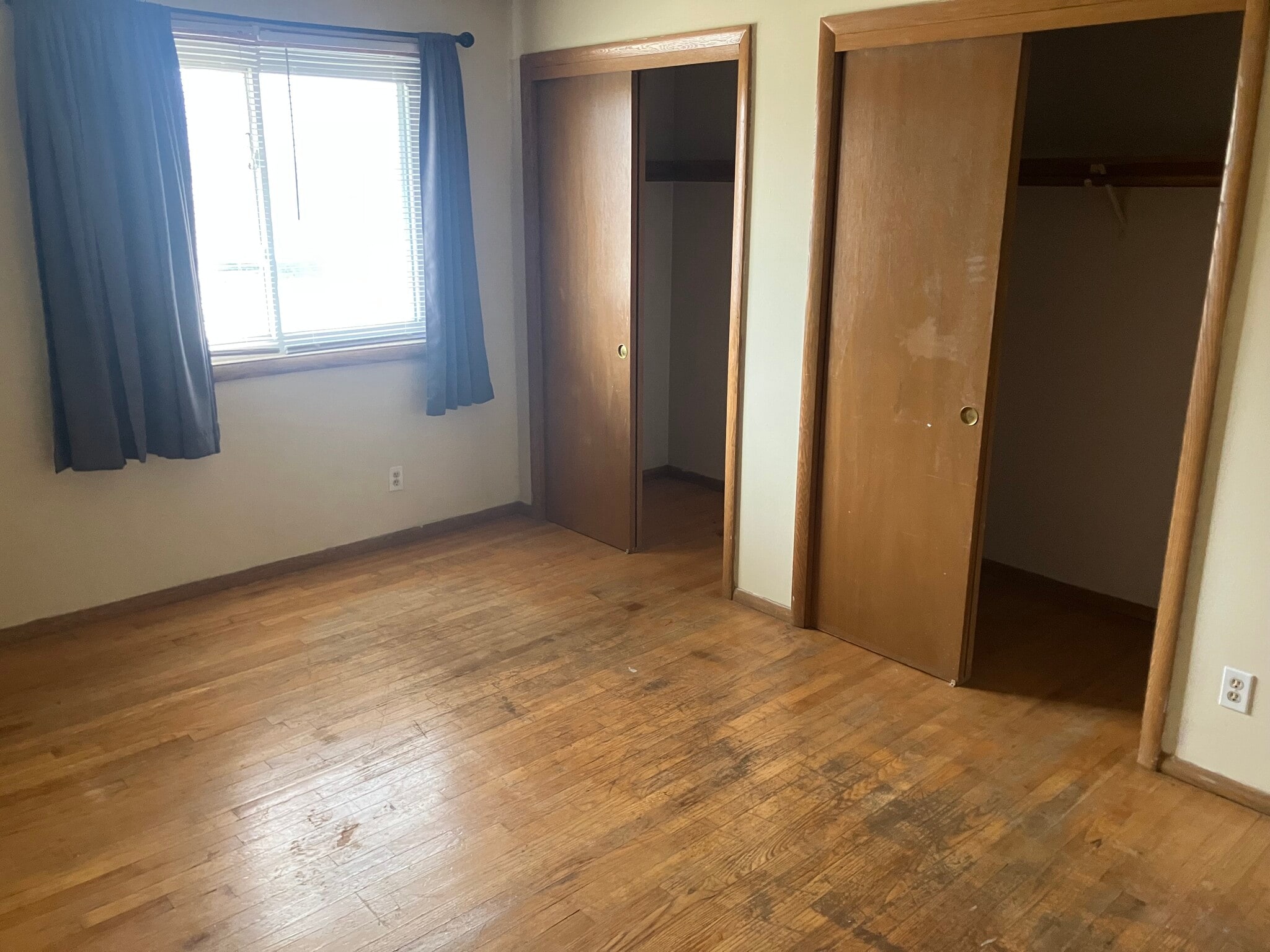 Double closets - 1422 Willow Ln