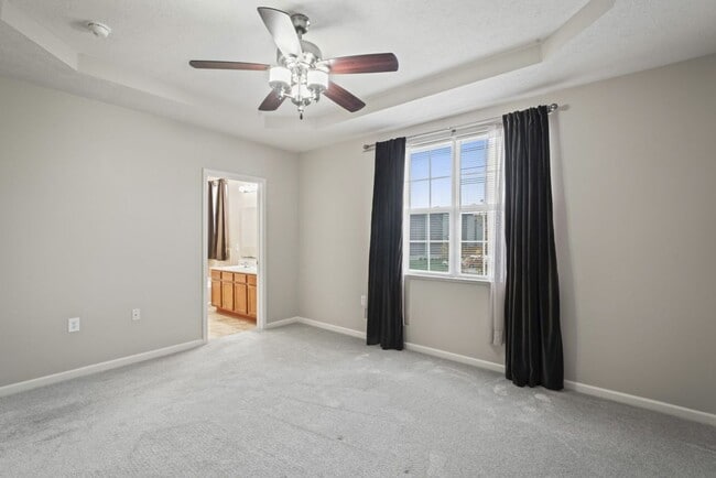 Building Photo - Beautiful 3 Bedroom Condo Available Now!