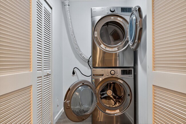 Building Photo - 7047 Water Oak Rd