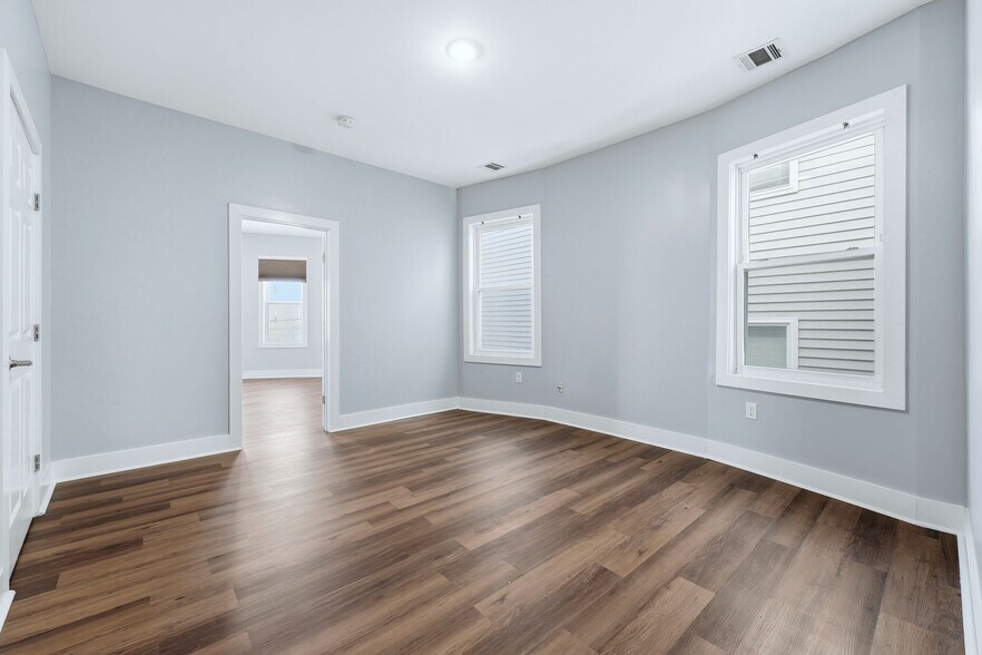 Building Photo - 913 S 18th St