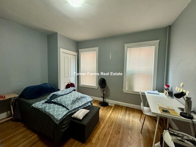 Building Photo - 374 Prospect St