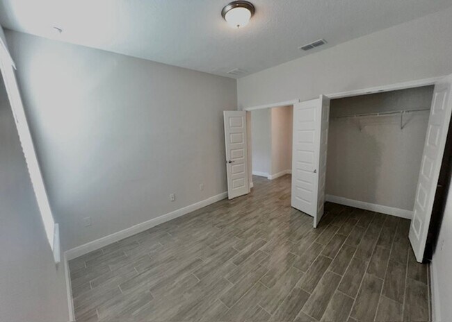 Building Photo - SPECTACULAR MODERN HOME!!Relaxing water views from the back of this beautiful home- MOVE IN Septe...