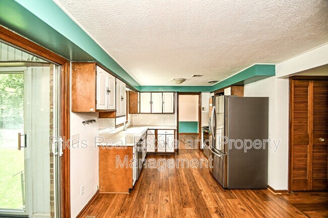 Building Photo - 1280 Linwood Ave SW