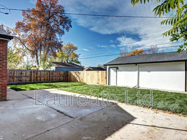 Building Photo - 3033 Leyden St