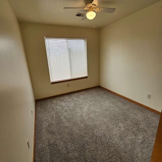 Building Photo - 2 Bedroom Upper Condo w/ Open Kitchen to Living Room Space. All Appliances Included along with Wa...