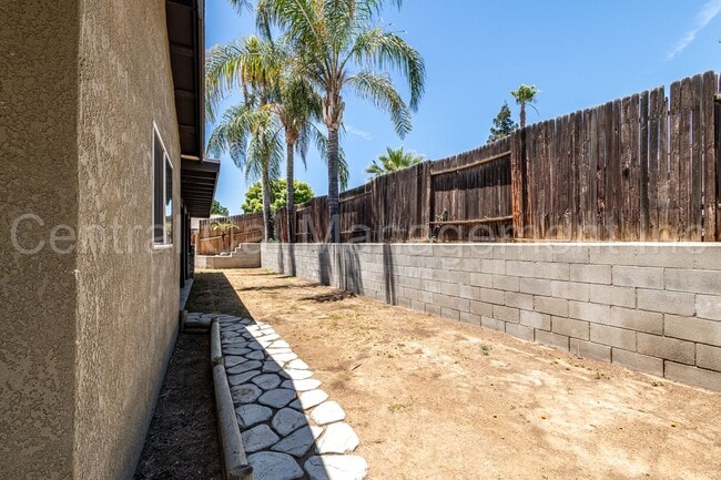 Building Photo - North Meadows - 3 Bedroom, 2 Bath Home wit...