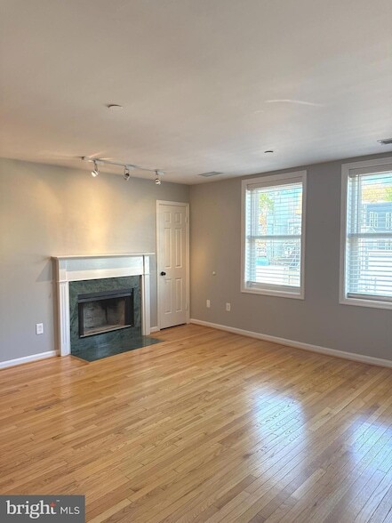 Building Photo - 730 11th St NE