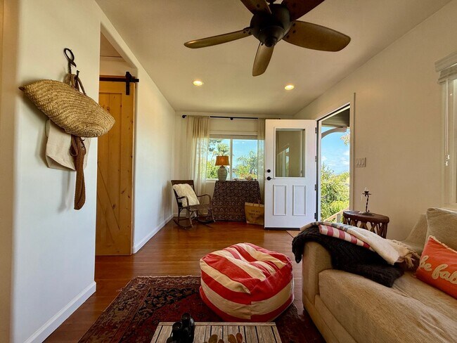 Building Photo - Gorgeous Fully Furnished Ocean Beach Retreat + FLEXIBLE STAY