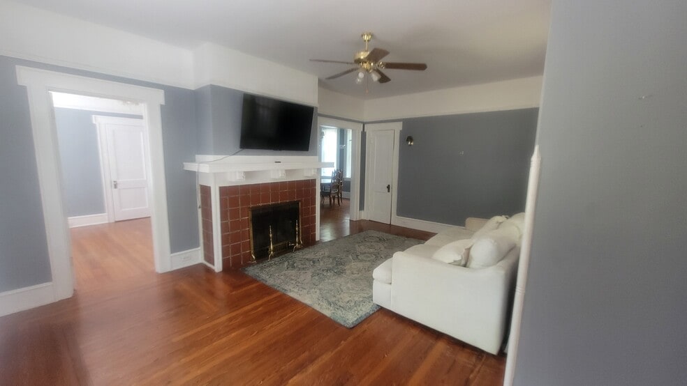 Building Photo - 148 W 6th St