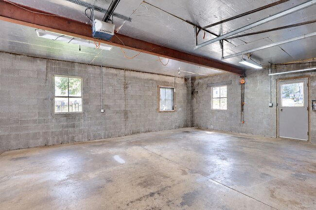 Building Photo - 65 Maytown Ave