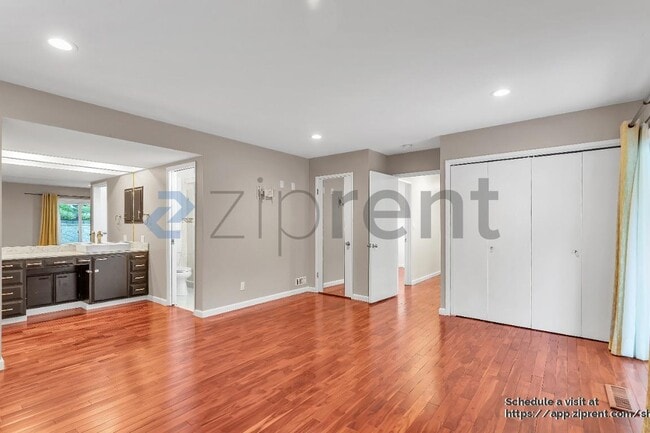 Building Photo - 341 Malcolm Ave