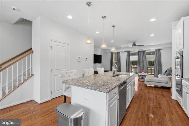 Building Photo - 43387 Charitable St