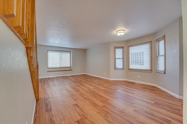 Building Photo - Beautiful 4 bed, 3.5 bath Home in Fort Collins Dakota Ridge Neighborhood