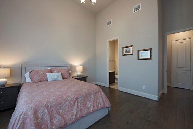 Building Photo - 7 Yellowstar Ct
