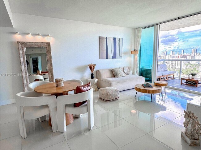 Building Photo - 1861 NW S River Dr