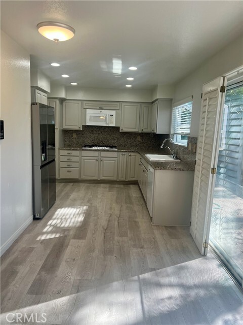 Building Photo - 5018 Evanwood Ave