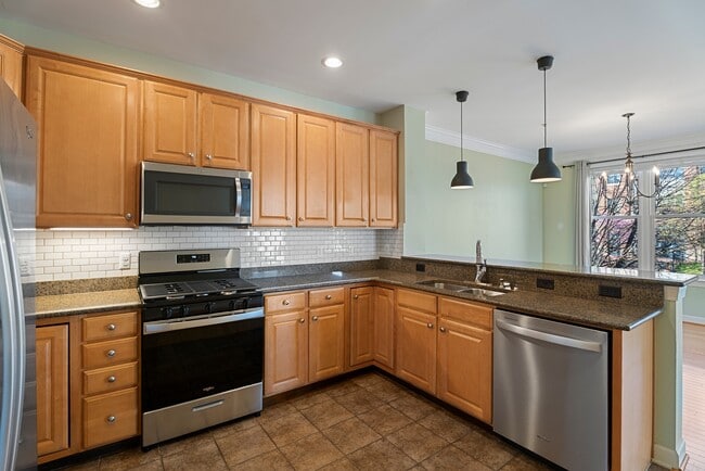 Building Photo - 35 E All Saints St