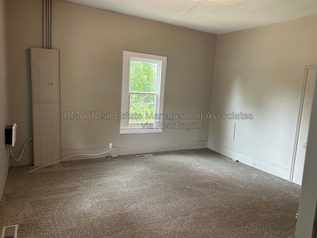 Building Photo - 507 W Cherry St
