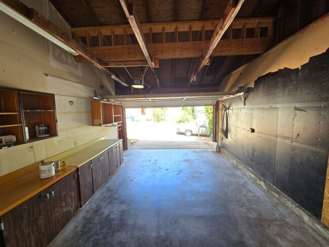 Building Photo - 3-bedroom, 2-bath home in Grass Valley