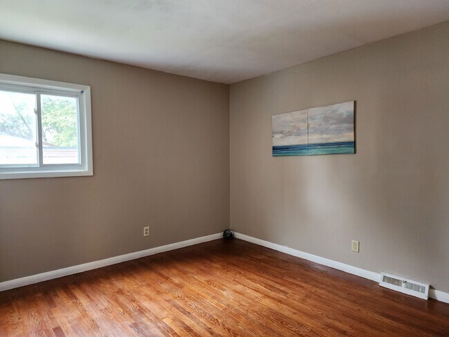 Building Photo - 9225 Carol Ann Dr