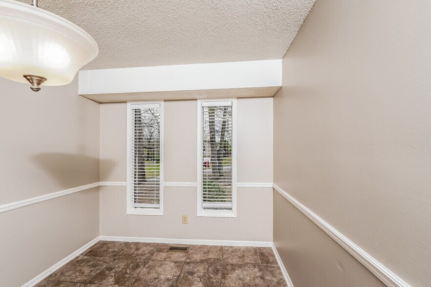 Building Photo - 5201 Willow Ridge Ln