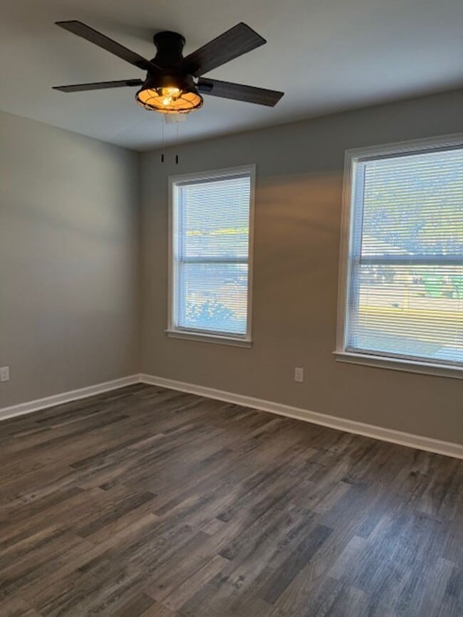 Building Photo - 3 Bedroom 2 Bath House