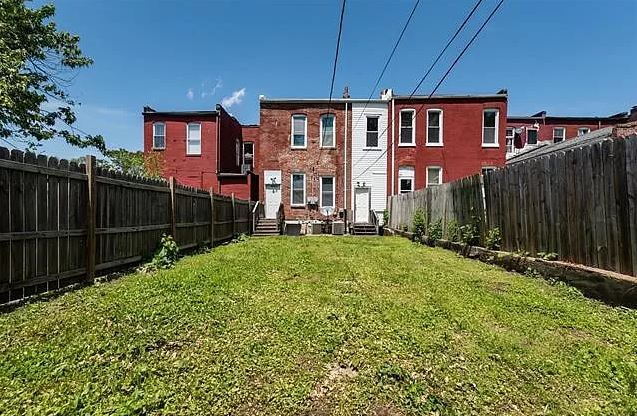 Building Photo - Updated Fox Park Apartment with Bonus Room & Fenced Yard