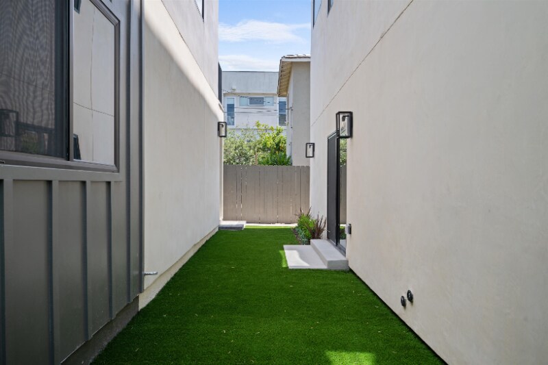 Building Photo - 1844 Stoner Ave