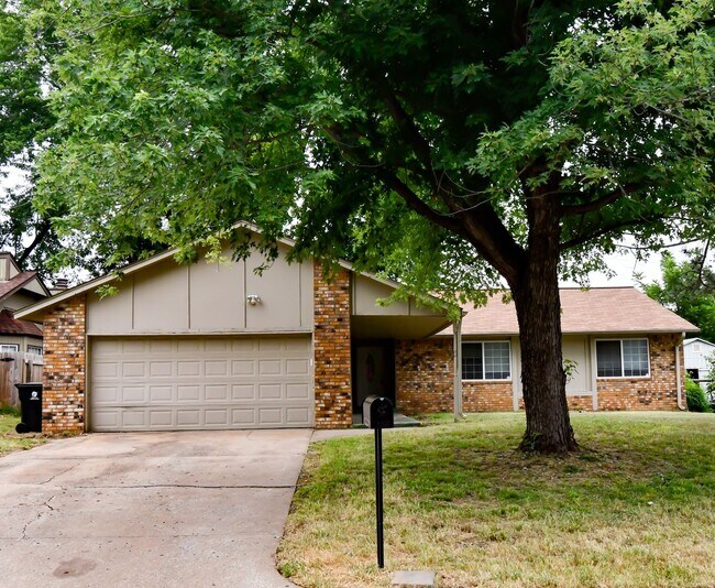 Building Photo - 4-Bed, 2-Bath Home in Broken Arrow Schools...