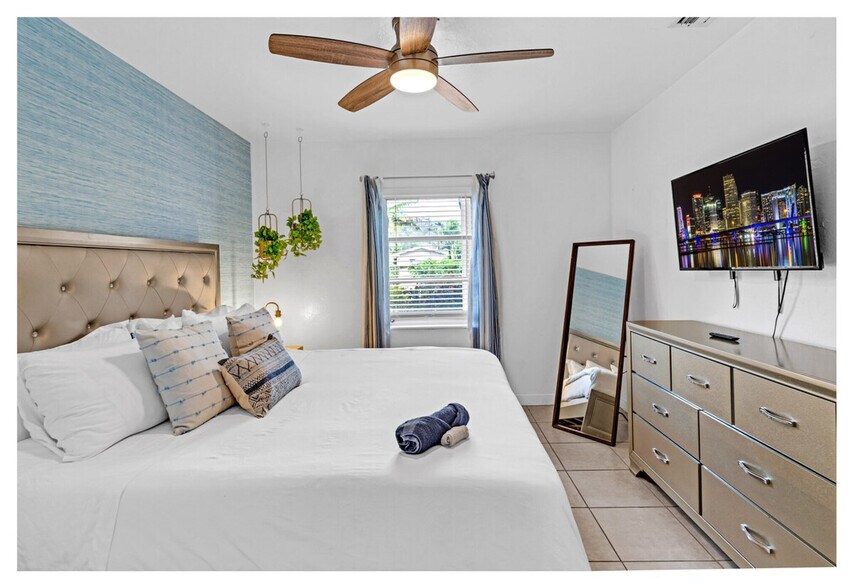 Building Photo - 425 NE 105th St