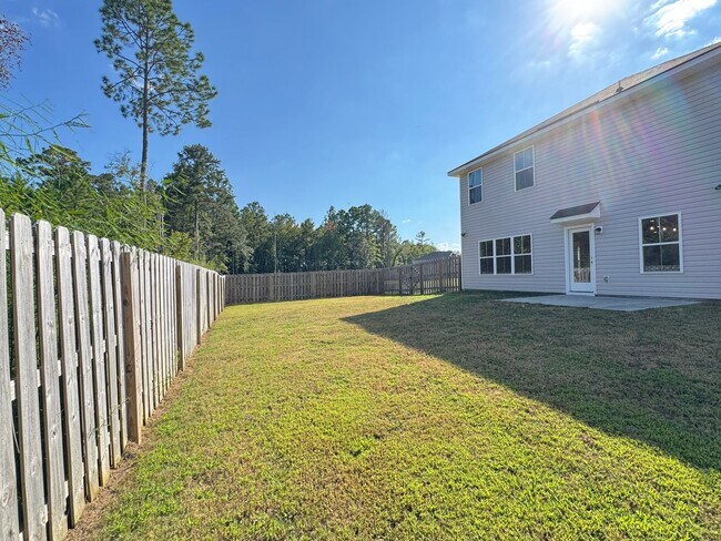 Building Photo - AVAILABLE OCTOBER 2025 [PET FRIENDLY]