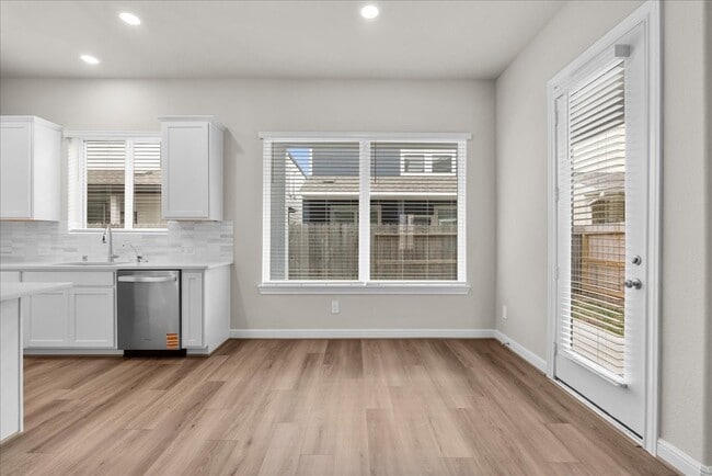 Building Photo - 700 Topwater Trl