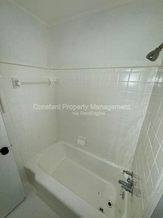 Building Photo - 4158 Log Cabin Dr